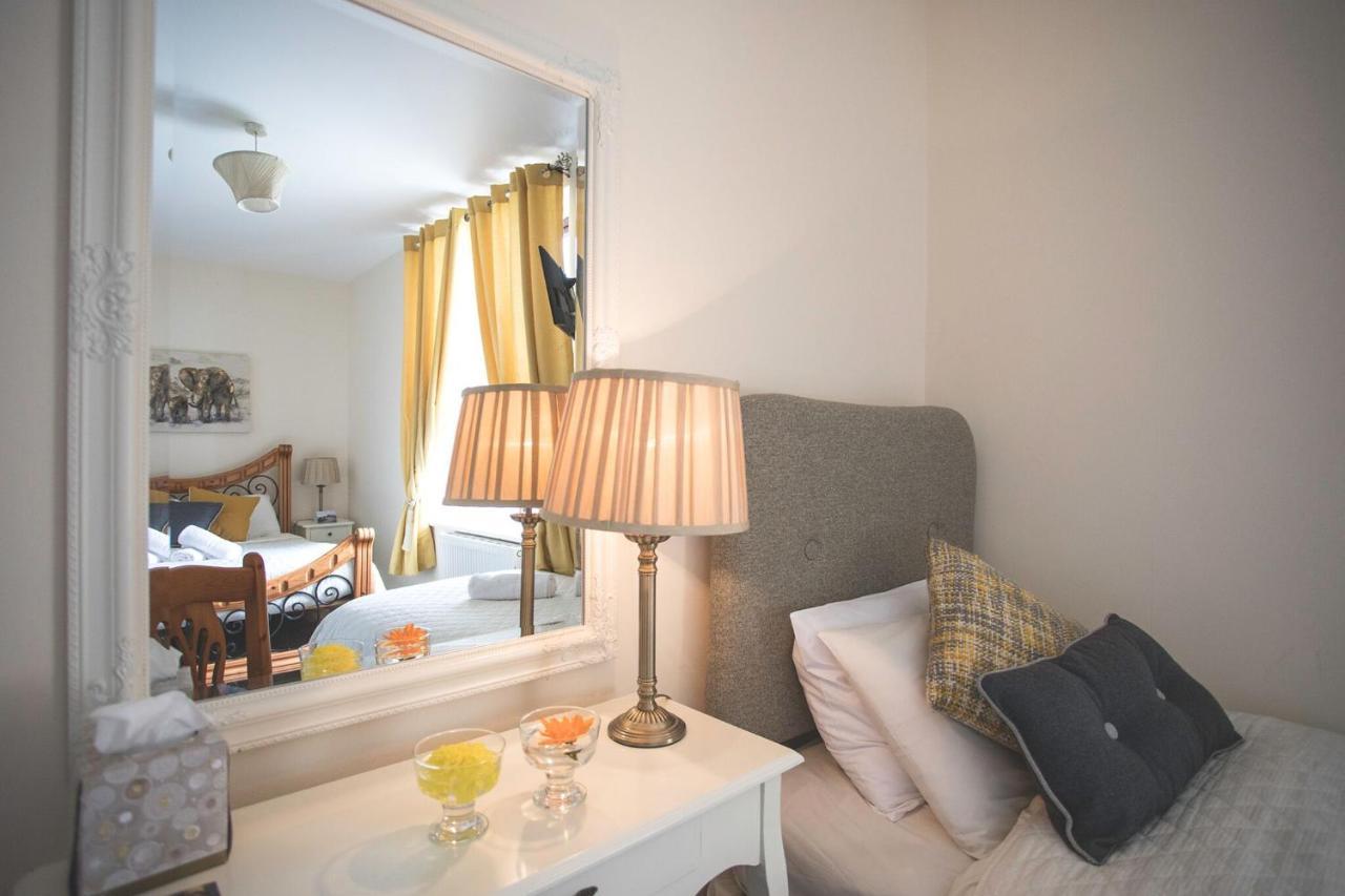 Coach House Lodge Rooms 라힌치 외부 사진